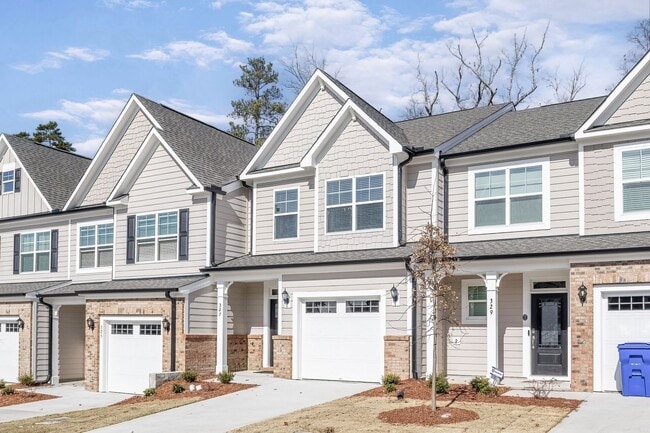 Building Photo - 3/2.5 Townhome Close to Southpoint w/ Garage!