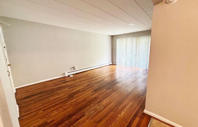 Building Photo - 539 Lowell Ave