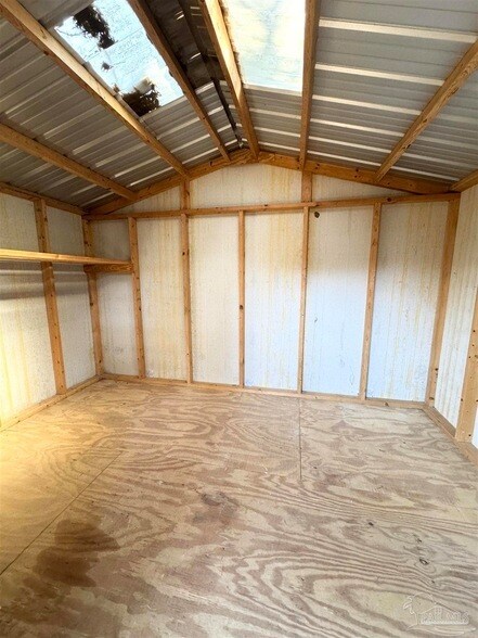 Building Photo - 1010 Hawthorn Dr