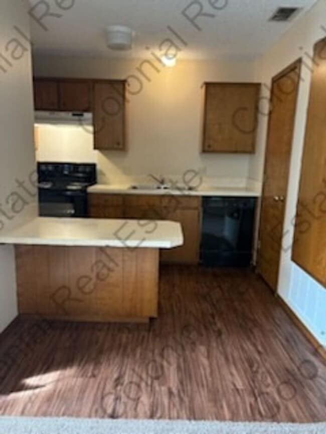 Building Photo - 1 bed 1 bath apartment w/ On site laundry ...