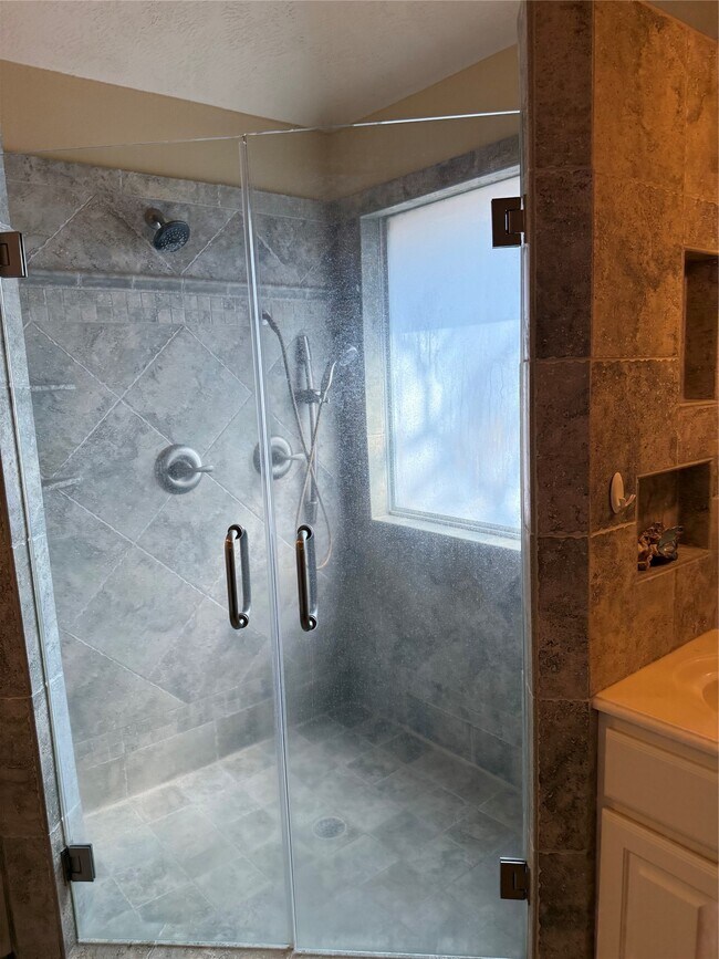 Building Photo - 10522 Torrey Pines Dr