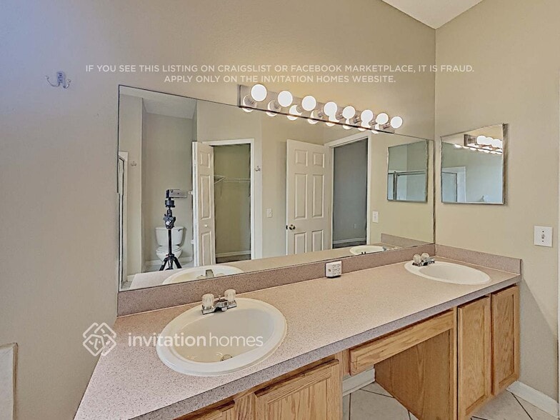 Building Photo - 10315 Tecoma Dr