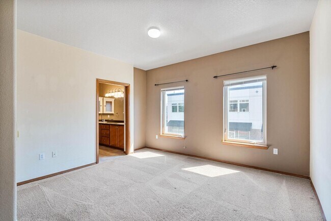 Building Photo - Immaculate 2-bdrm/2-bath, 2nd-floor, corner-unit condo in Bethany Village.  In-unit laundry, deed...