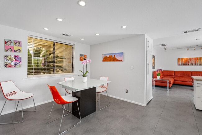 Building Photo - 72596 Beavertail St