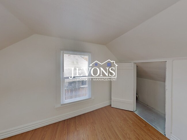 Building Photo - 921 S 21st Ave
