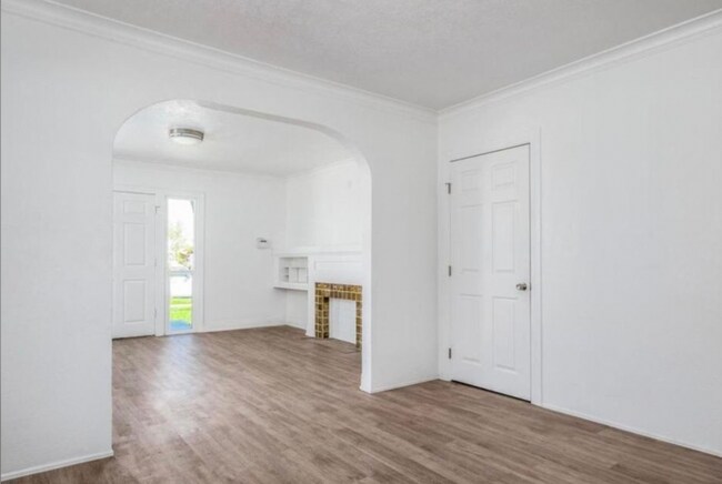 Large Living and Dining Area - 3957 Van Ness S Ave