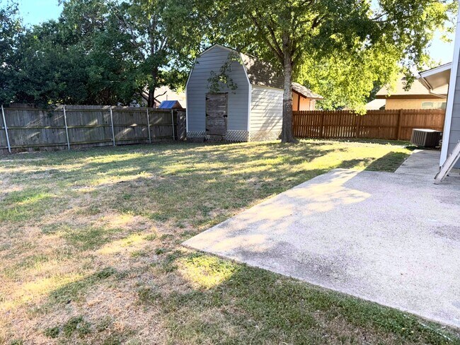 Building Photo - 6718 Cypress Lake Dr