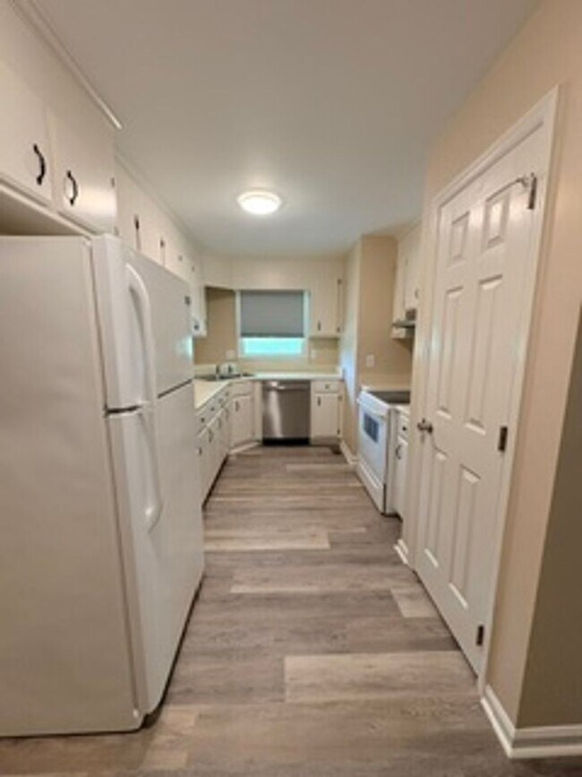 Building Photo - Totally Renovated Bungalow Located in Quiet Neighborhood Yet Close to Everything!