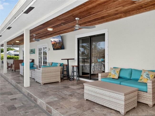 Building Photo - 724 NW Spruce Ridge Dr