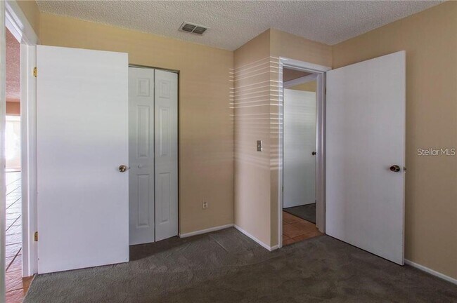 Building Photo - 1021 Breeze Dr