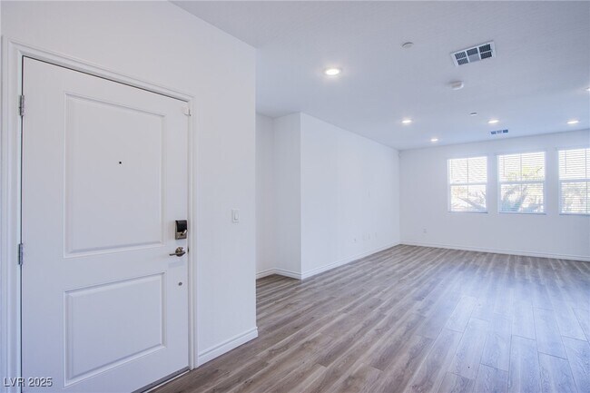 Building Photo - 2555 Hampton Rd
