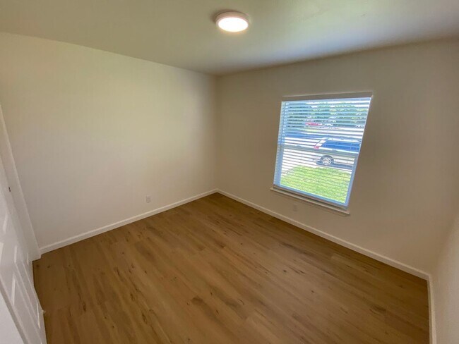 Building Photo - Renovated 3 Bed 1 Bath Home near Bradshaw and highway 50 in Rancho Cordova