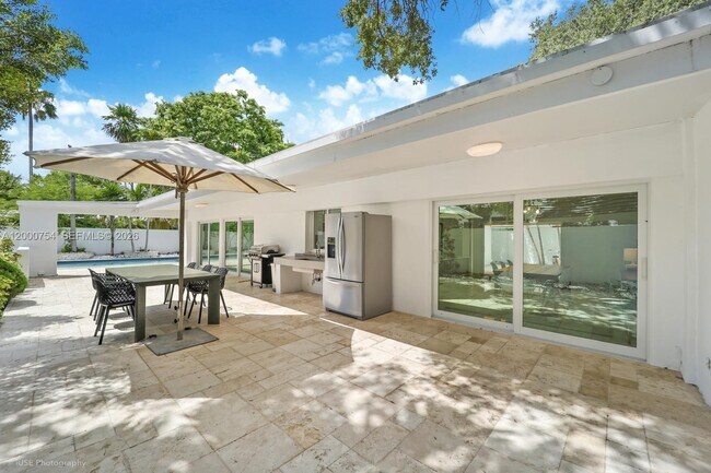 Building Photo - 1641 Tigertail Ave