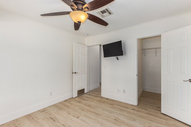 Building Photo - 15433 N 63rd St