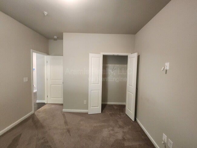 Building Photo - 6472 Brookside Blvd