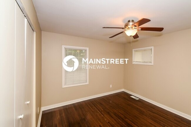 Building Photo - 3 Bedroom Pet-Friendly Home in Birmingham, AL with Main Street Renewal