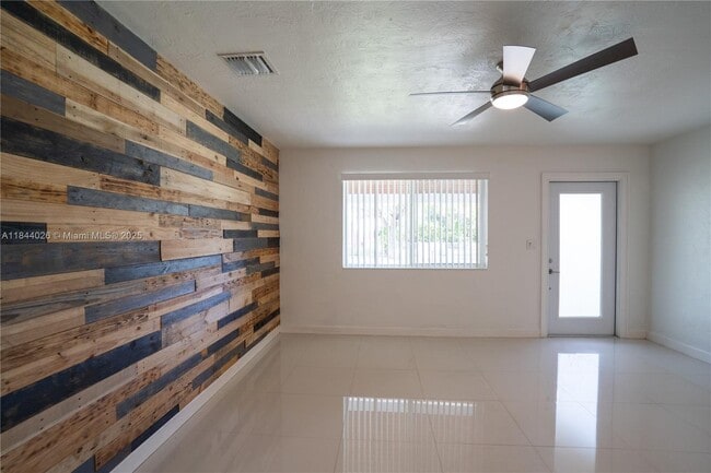 Building Photo - 9841 Dominican Dr