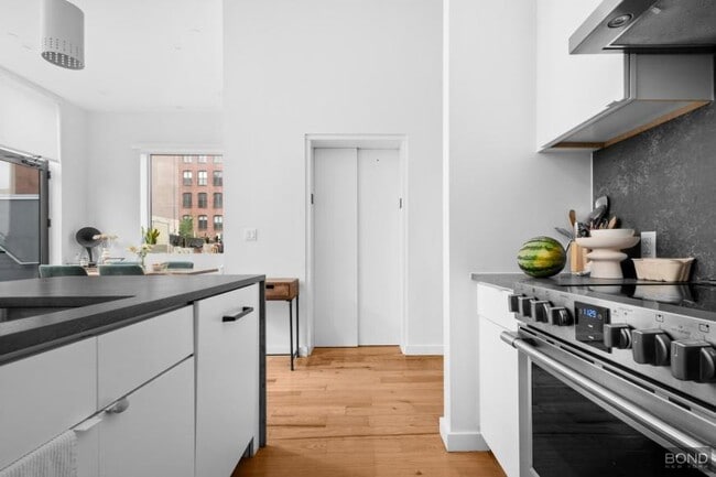 Building Photo - 2 bedroom in Brooklyn NY 11211