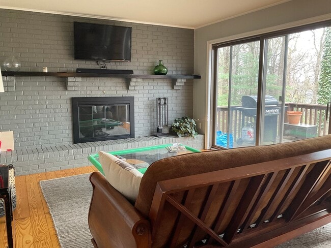 Building Photo - 1541 Woodhaven Dr