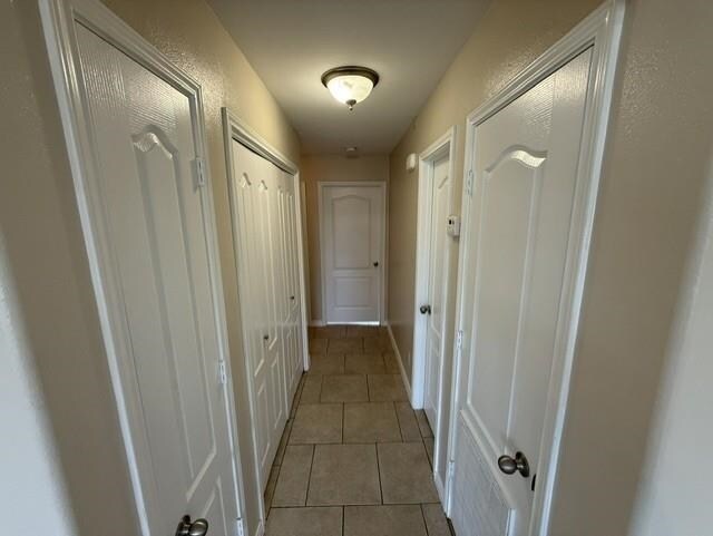 Building Photo - 2720 Camelot Dr