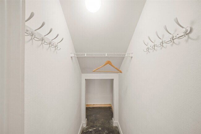 Building Photo - 1302 Rosalie St