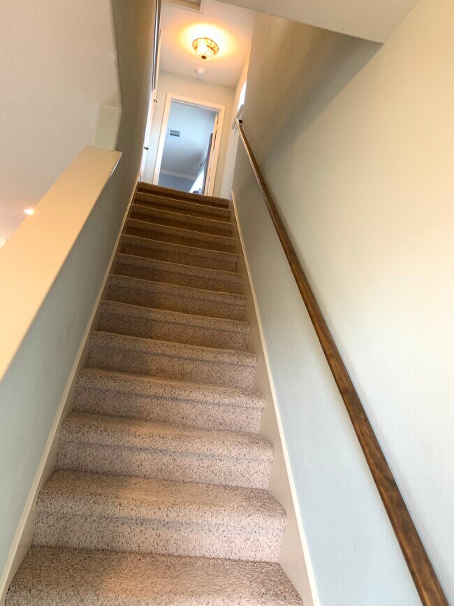 Building Photo - 1702 Sand Hills Dr
