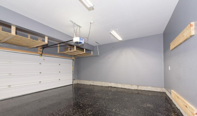 Building Photo - Beautiful House- Perfect for an Executive ...