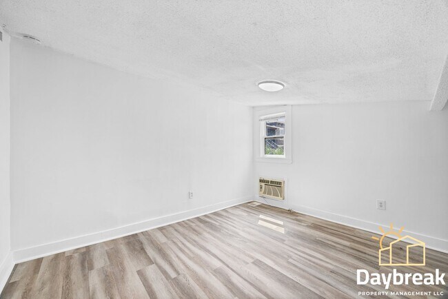 Building Photo - 112 E Anderson St