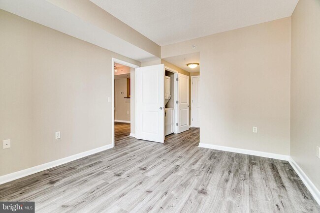 Building Photo - 851 N Glebe Rd