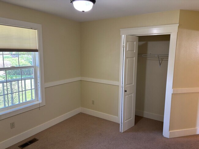 Building Photo - Great Tumalo Single Story Home with Mounta...