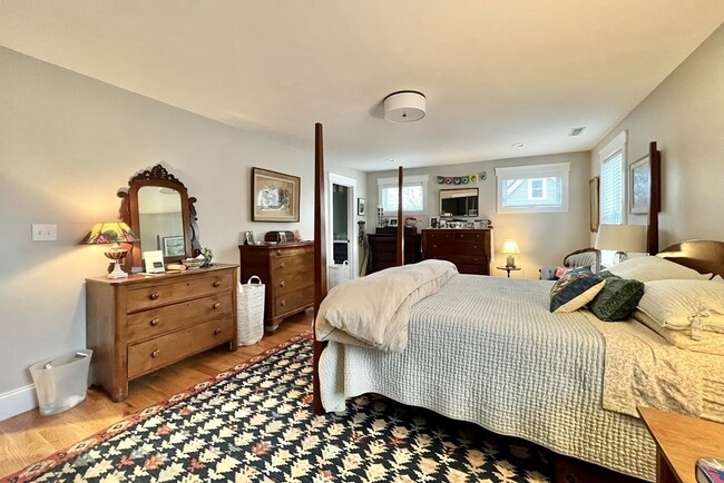 Building Photo - 9 Sherman St