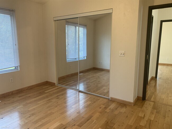 Building Photo - 1324 Knollwood Ave