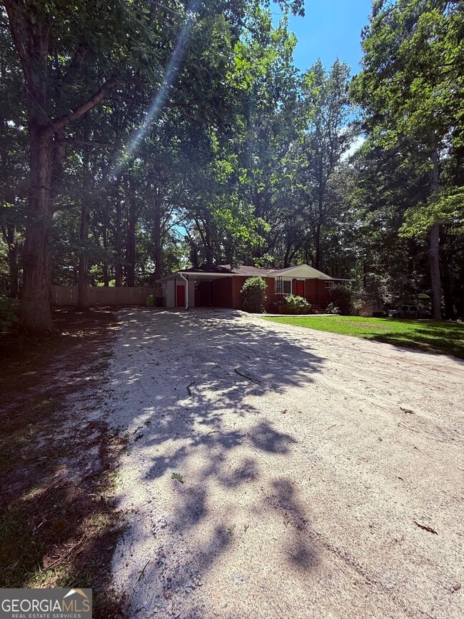 Building Photo - 317 Hilltop Circle Extension SW