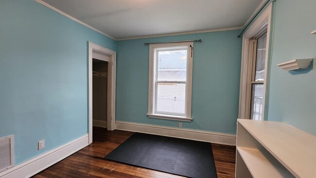 Building Photo - 513 S Brooks St