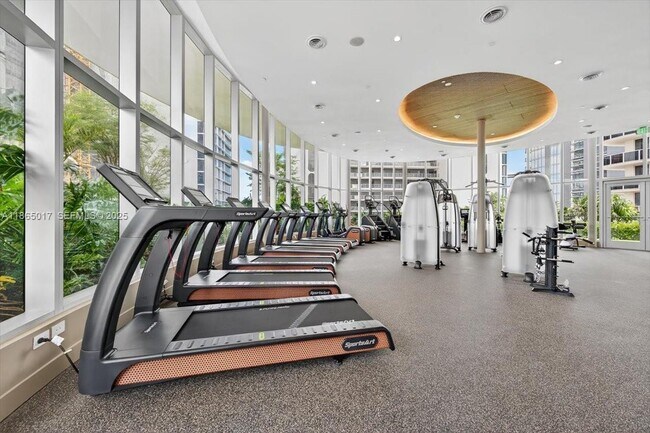 Building Photo - 700 NE 24th St