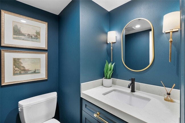 Building Photo - 3139 Bissonnet St