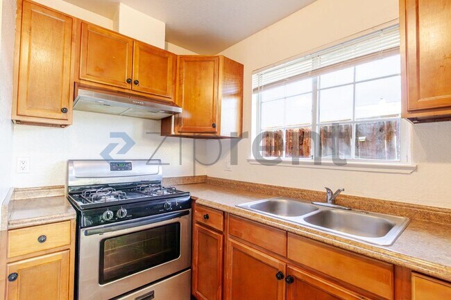 Building Photo - 3520 Y St