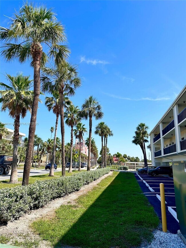 Building Photo - 3111 Pass a Grille Way