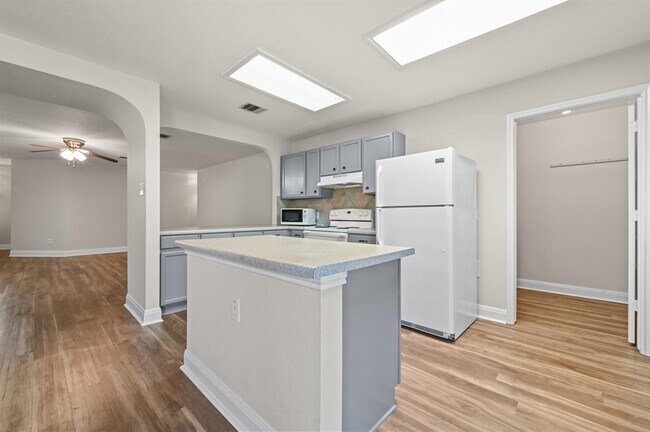 Building Photo - 11312 Crest Meadow Ln