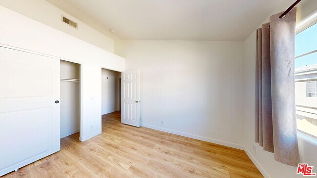Building Photo - 18347 Saticoy St