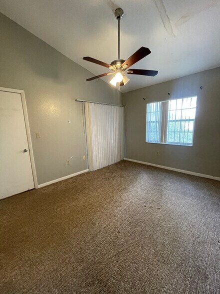 Building Photo - 2820 N Oakland Forest Dr