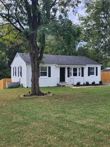 Primary Photo - 301 Luna Dr