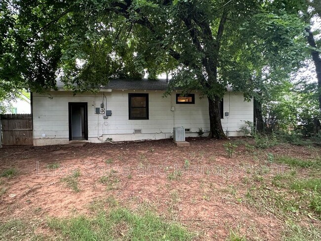 Building Photo - 3409 Willow Creek Dr
