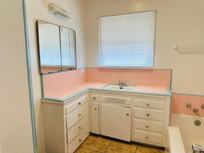 Building Photo - Single-Story Home on a Large Lot in Redlands