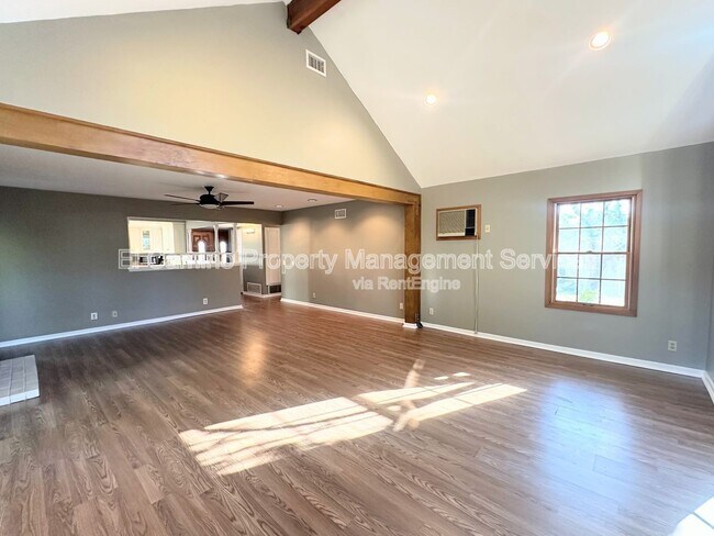 Building Photo - 750 Vinemead Dr