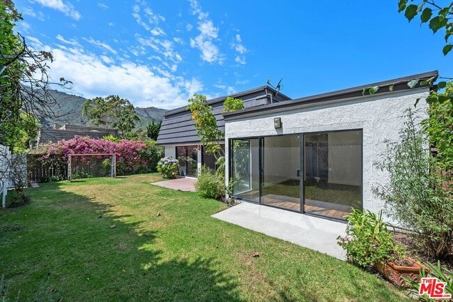 Building Photo - 17157 Avenida De Santa Ynez