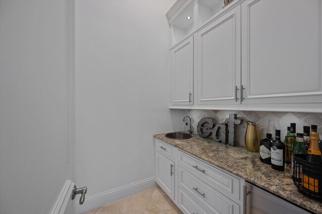 Building Photo - 12820 Mizner Way