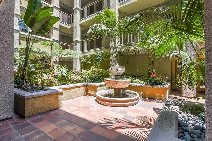 Building Photo - 4060 Glencoe Ave