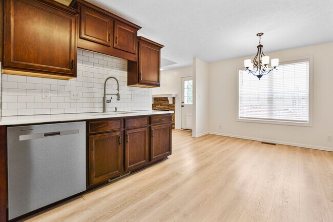 Building Photo - Pet Friendly Three Bedroom with Bonus!