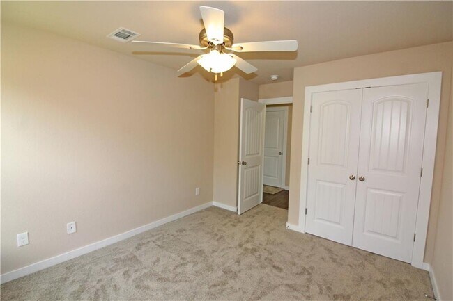 Building Photo - 471 Barbet Dr